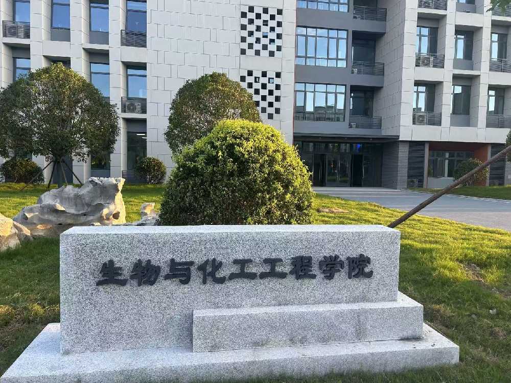 福绵区扬州职业大学体育场高杆灯项目